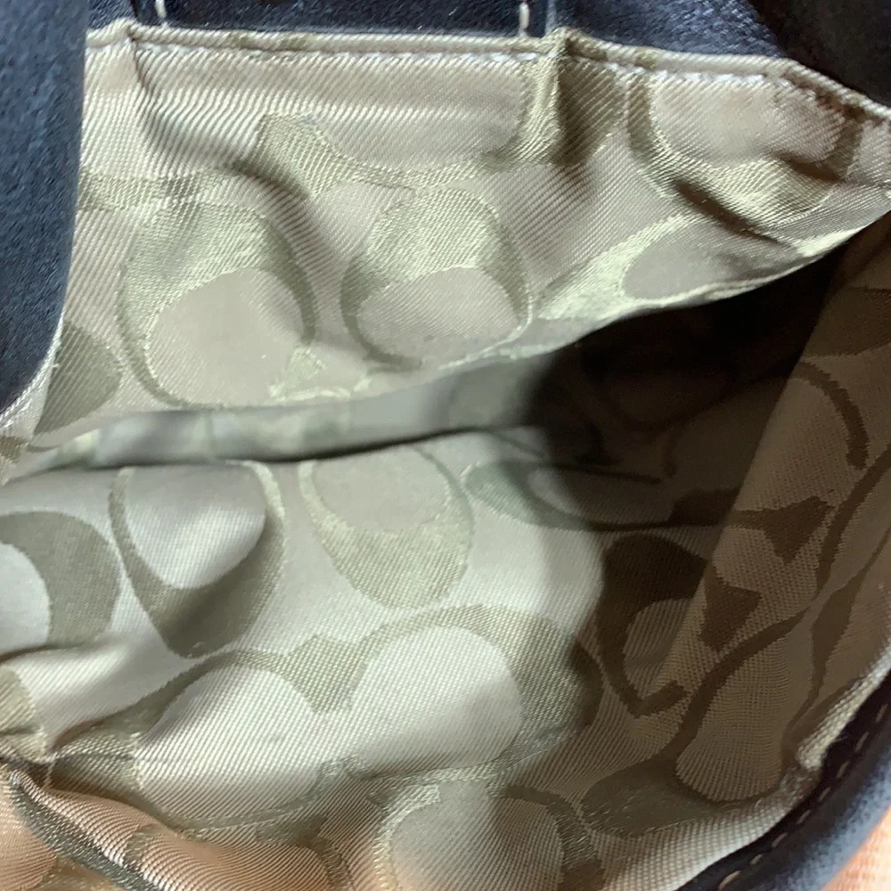 Coach vintage shoulder bag w/2 large compartments